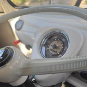 Tacho und Lenkrad eines Oldtimer-Bullis der Comedy Laugh Tour.